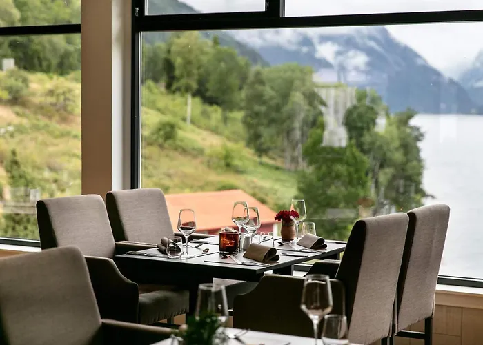 2 Person In Balestrand