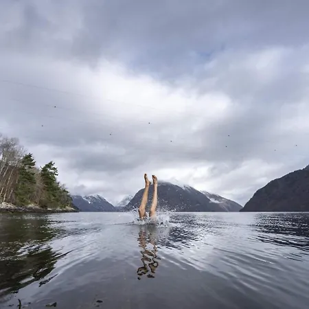 2 Person In * Balestrand