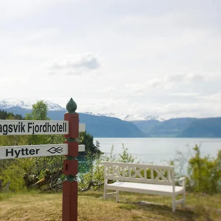 2 Person In Balestrand