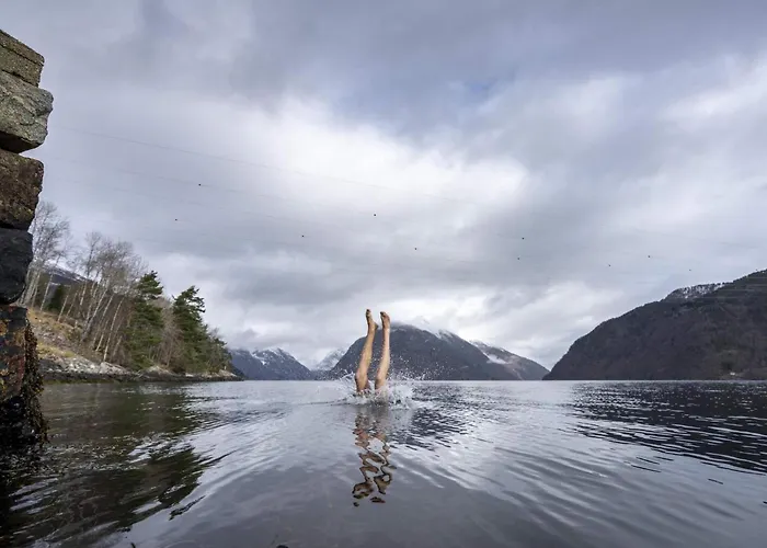 2 Person In * Balestrand